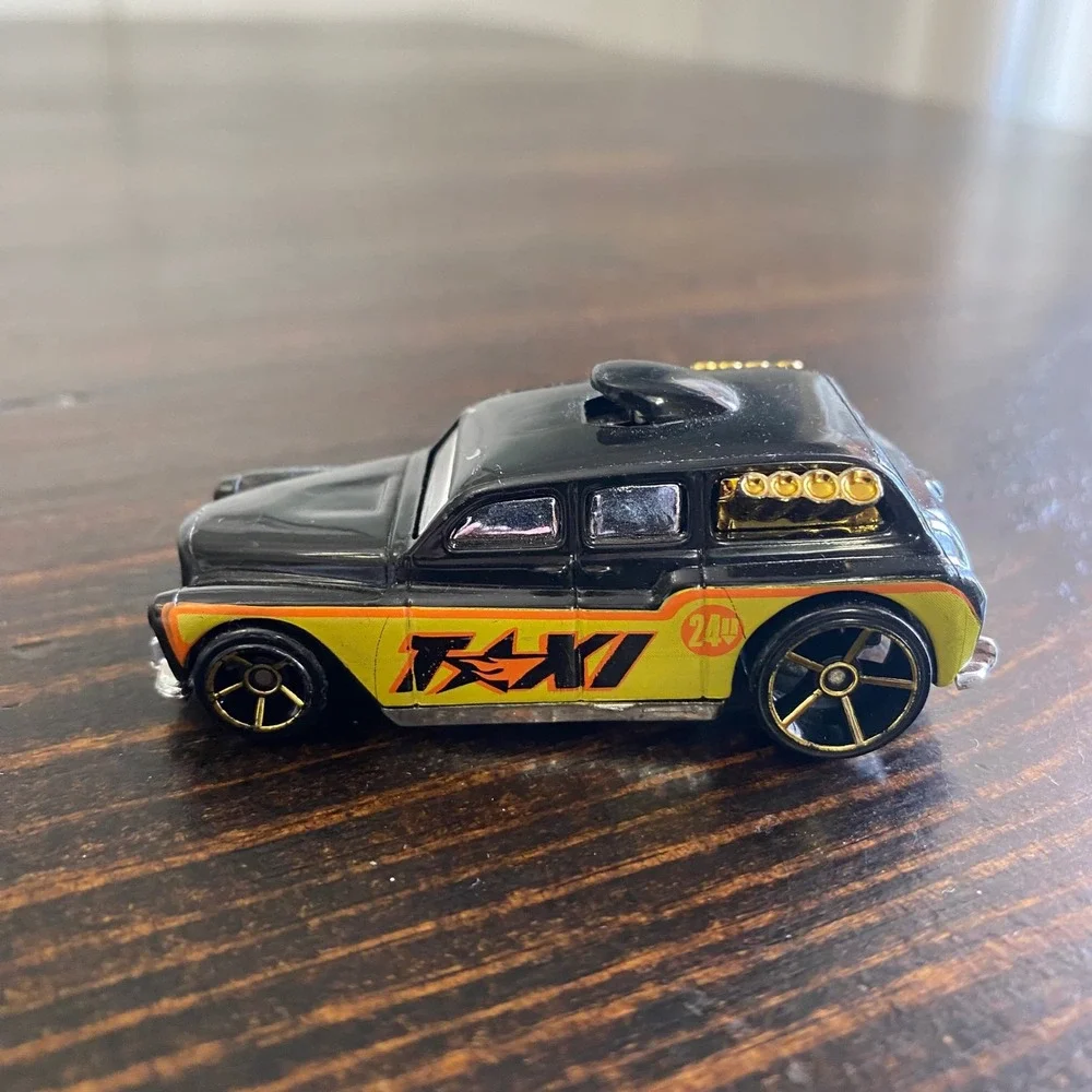Hot Wheels Cockney Cab II Black Yellow‎ Taxi Flame Graphics B45 Diecast Car 1:64